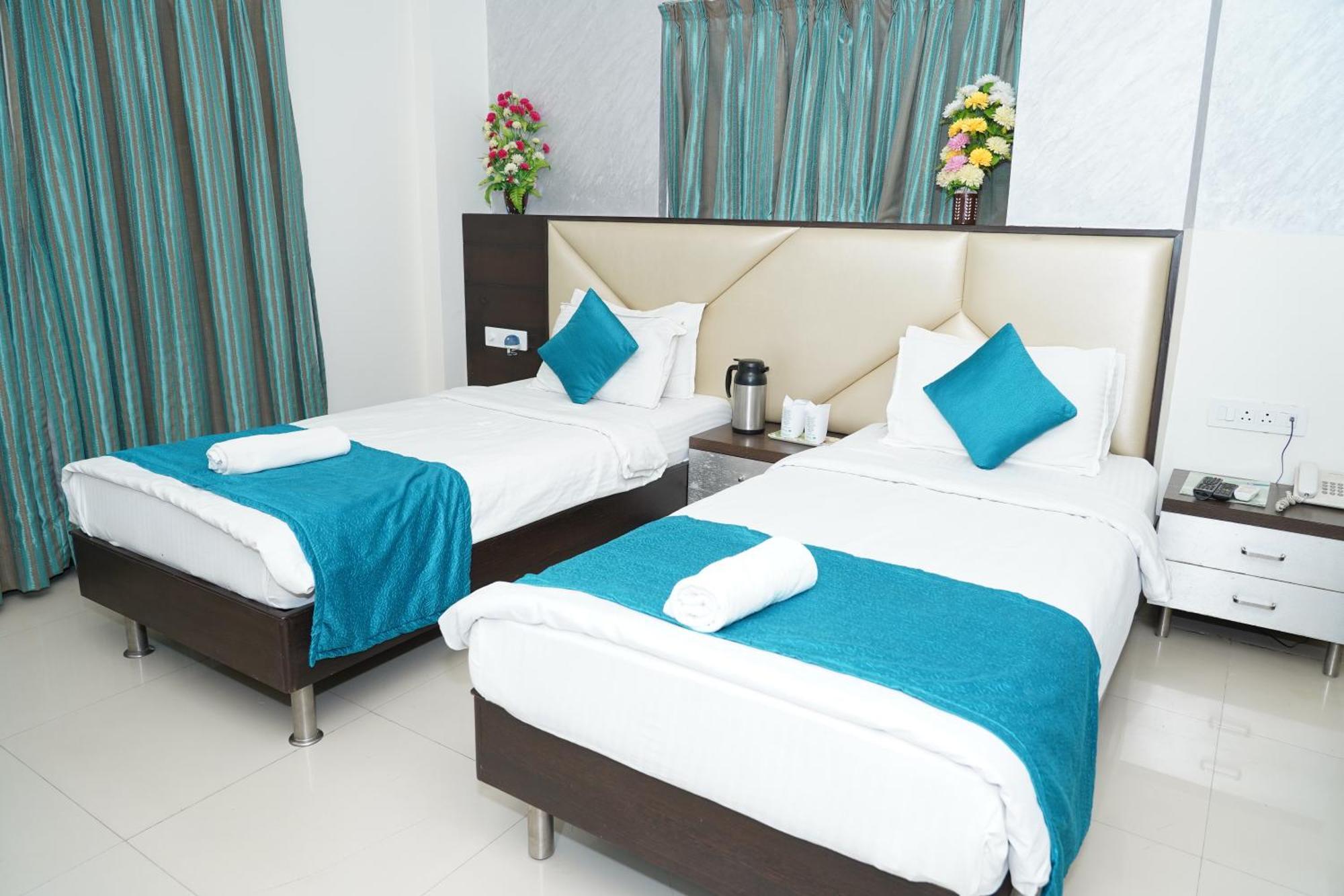 Marshall The Grand Hotel Ahmedabad Ngoại thất bức ảnh