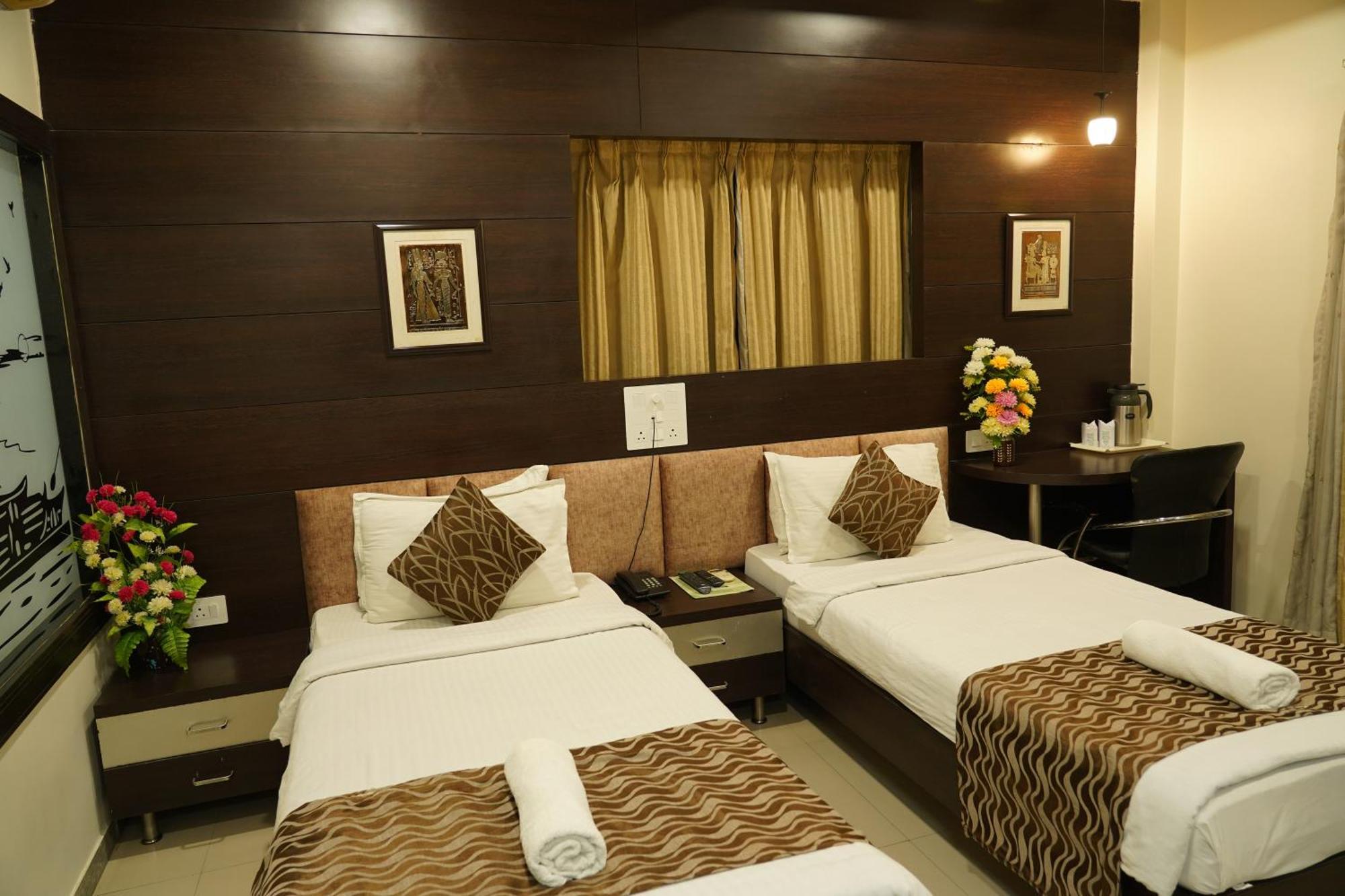 Marshall The Grand Hotel Ahmedabad Ngoại thất bức ảnh