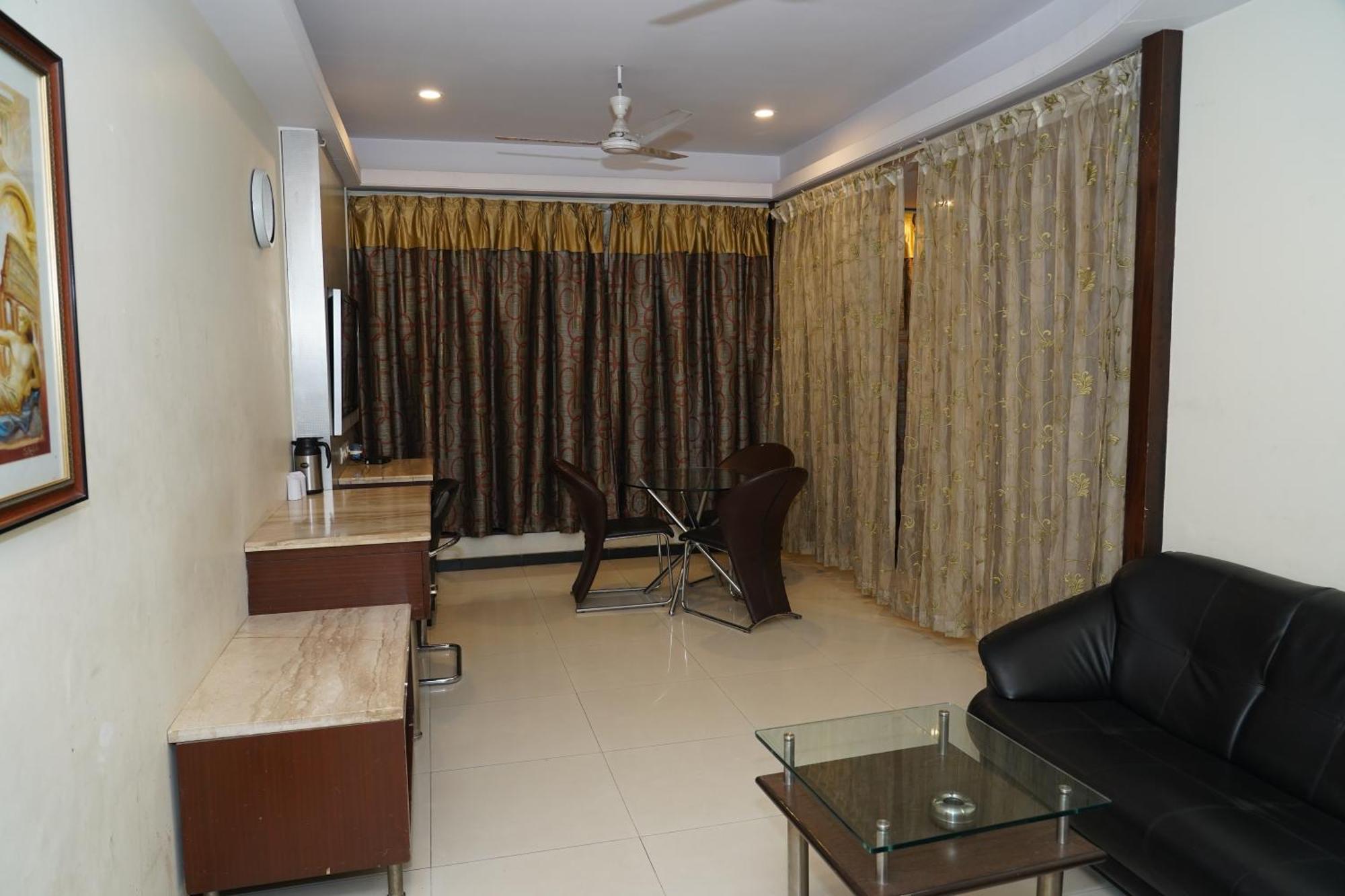 Marshall The Grand Hotel Ahmedabad Ngoại thất bức ảnh