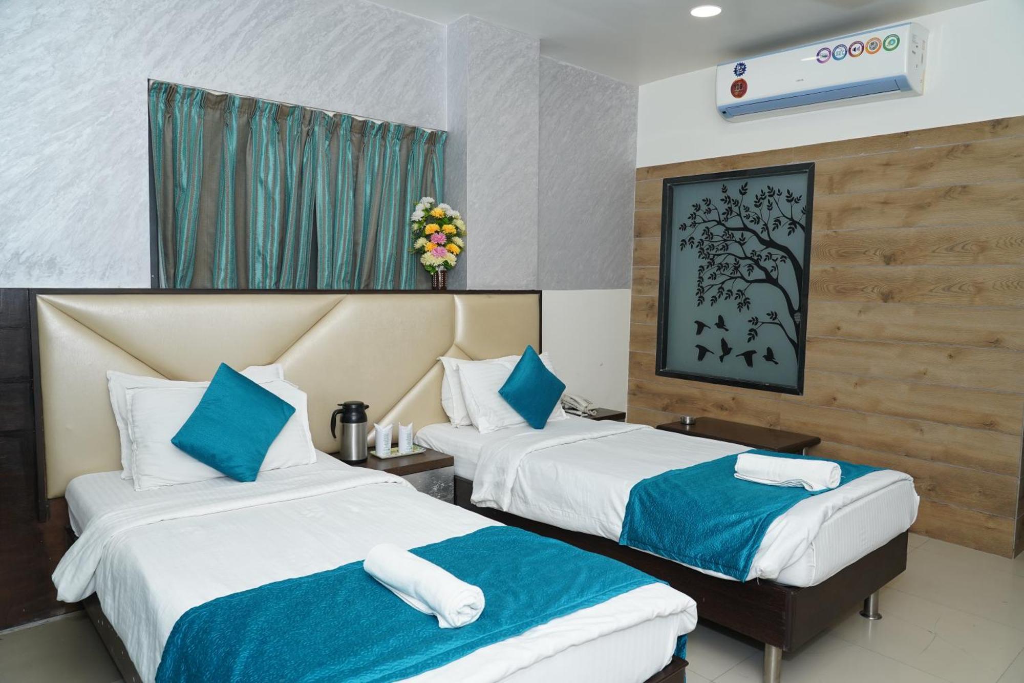 Marshall The Grand Hotel Ahmedabad Ngoại thất bức ảnh