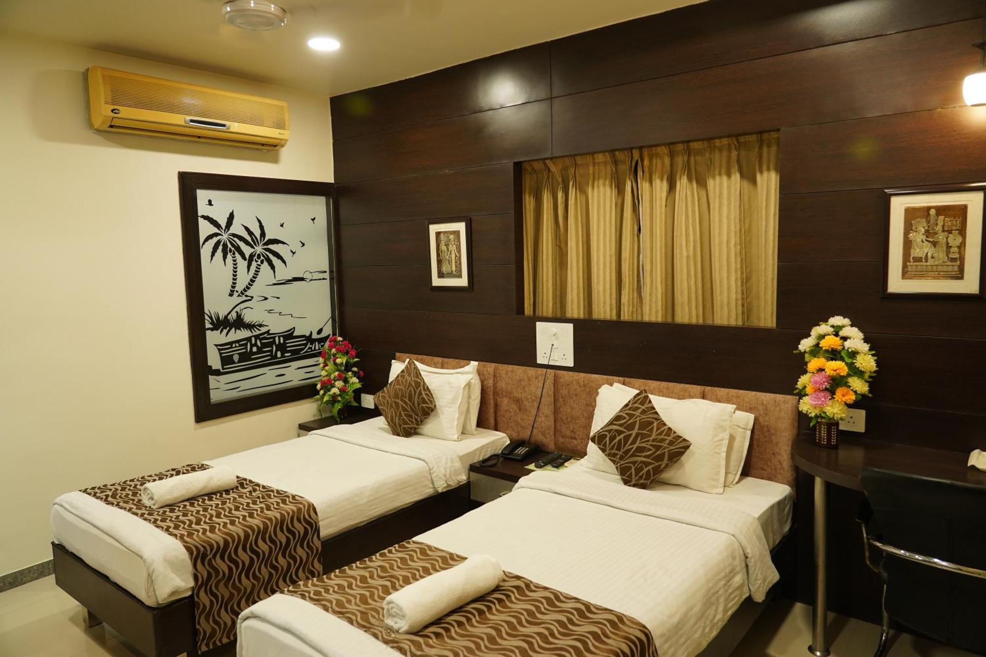 Marshall The Grand Hotel Ahmedabad Ngoại thất bức ảnh