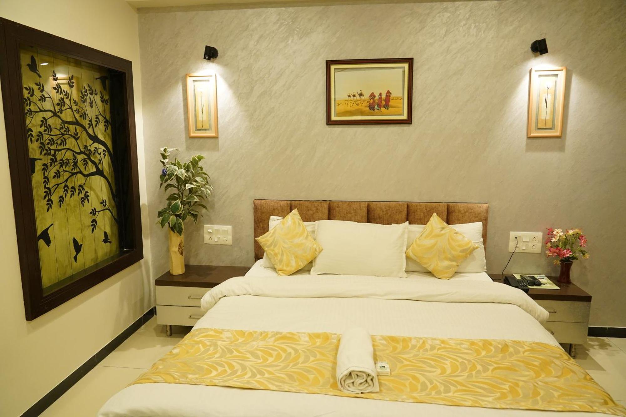 Marshall The Grand Hotel Ahmedabad Ngoại thất bức ảnh