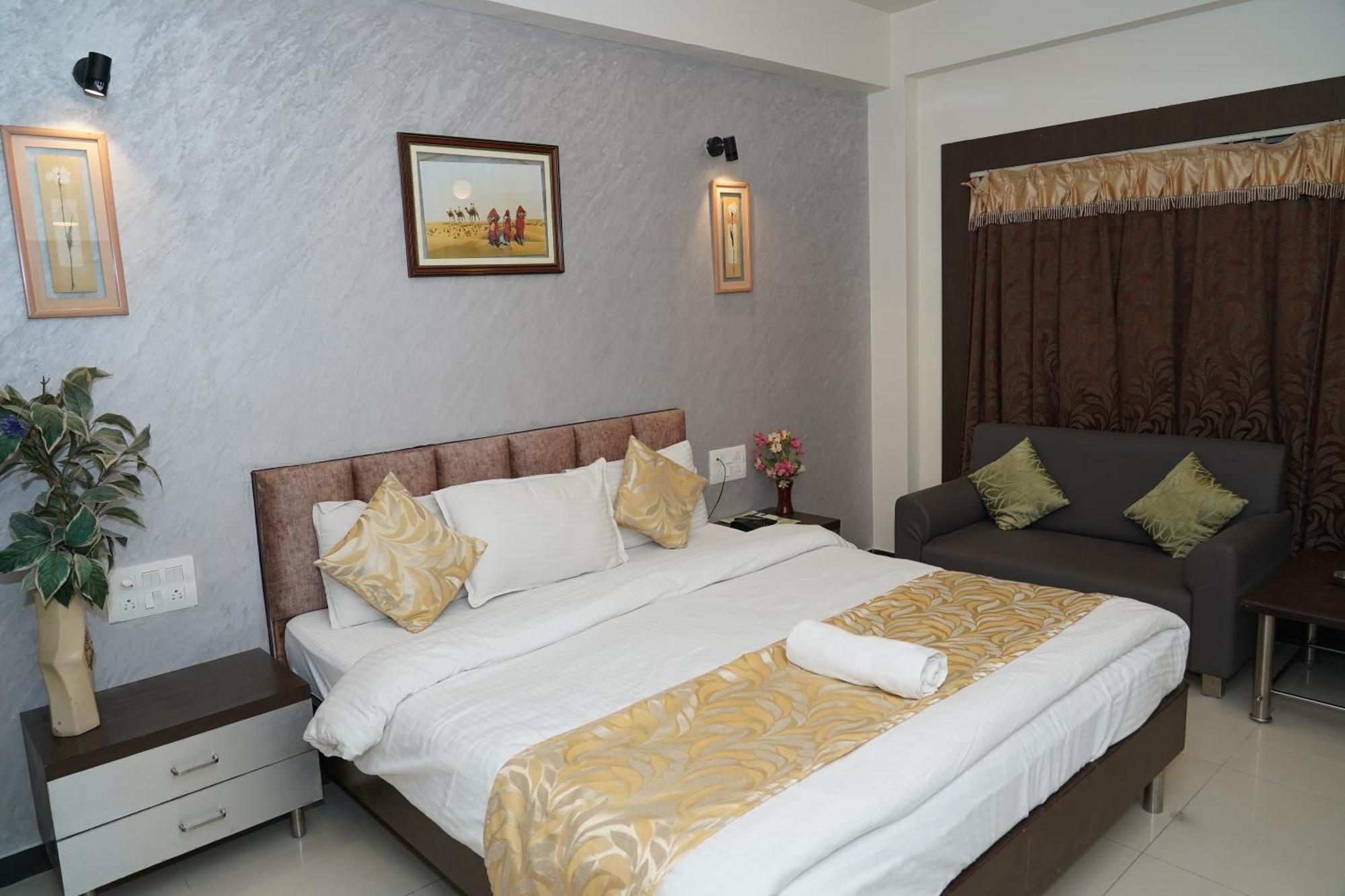 Marshall The Grand Hotel Ahmedabad Ngoại thất bức ảnh