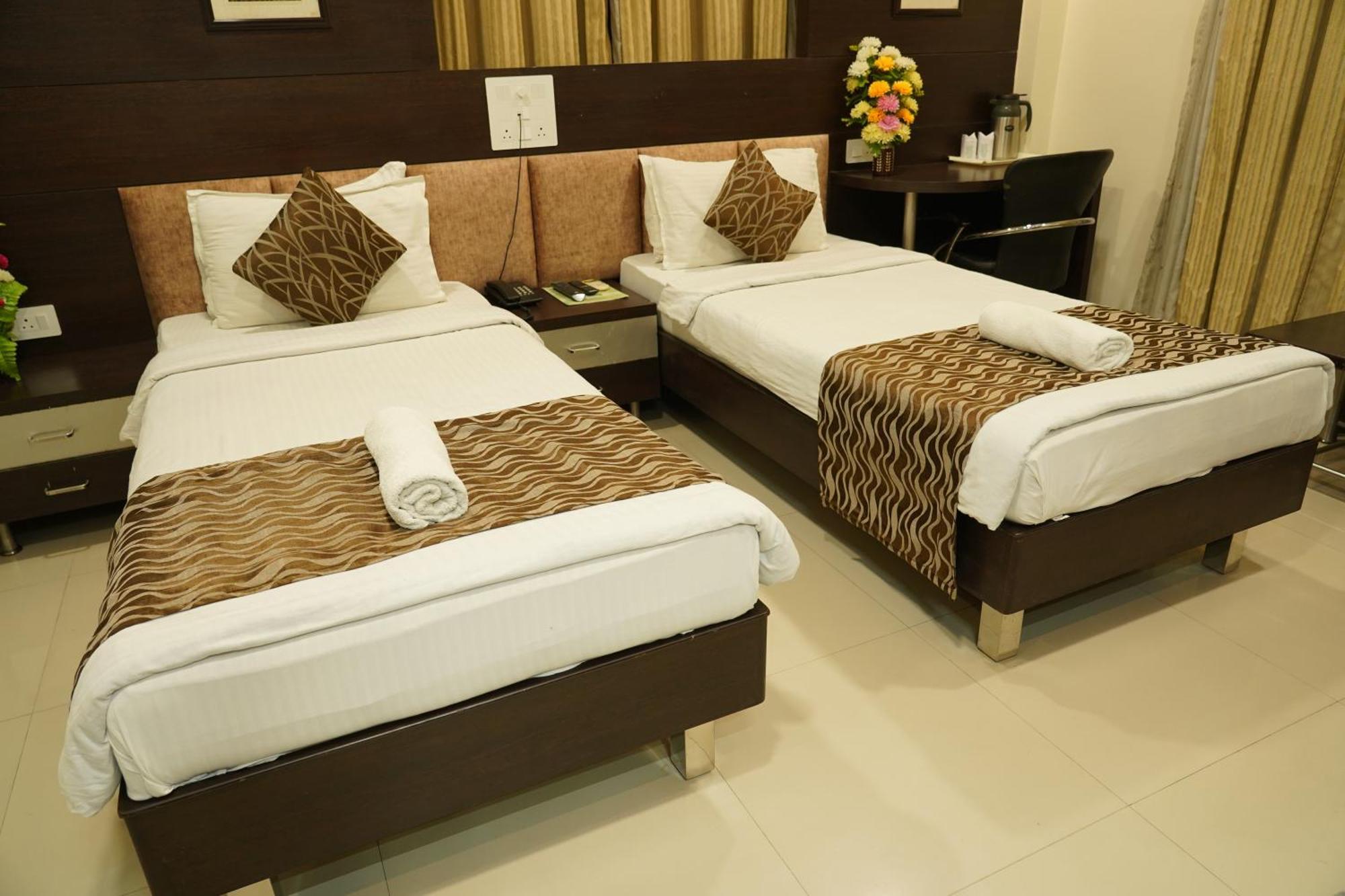 Marshall The Grand Hotel Ahmedabad Ngoại thất bức ảnh