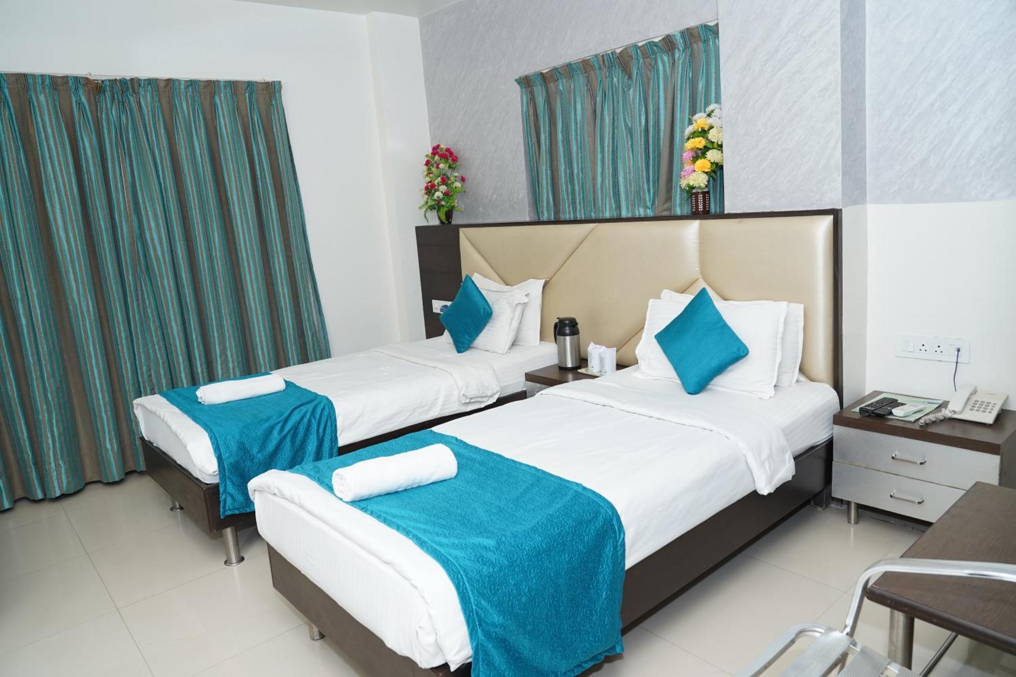 Marshall The Grand Hotel Ahmedabad Ngoại thất bức ảnh