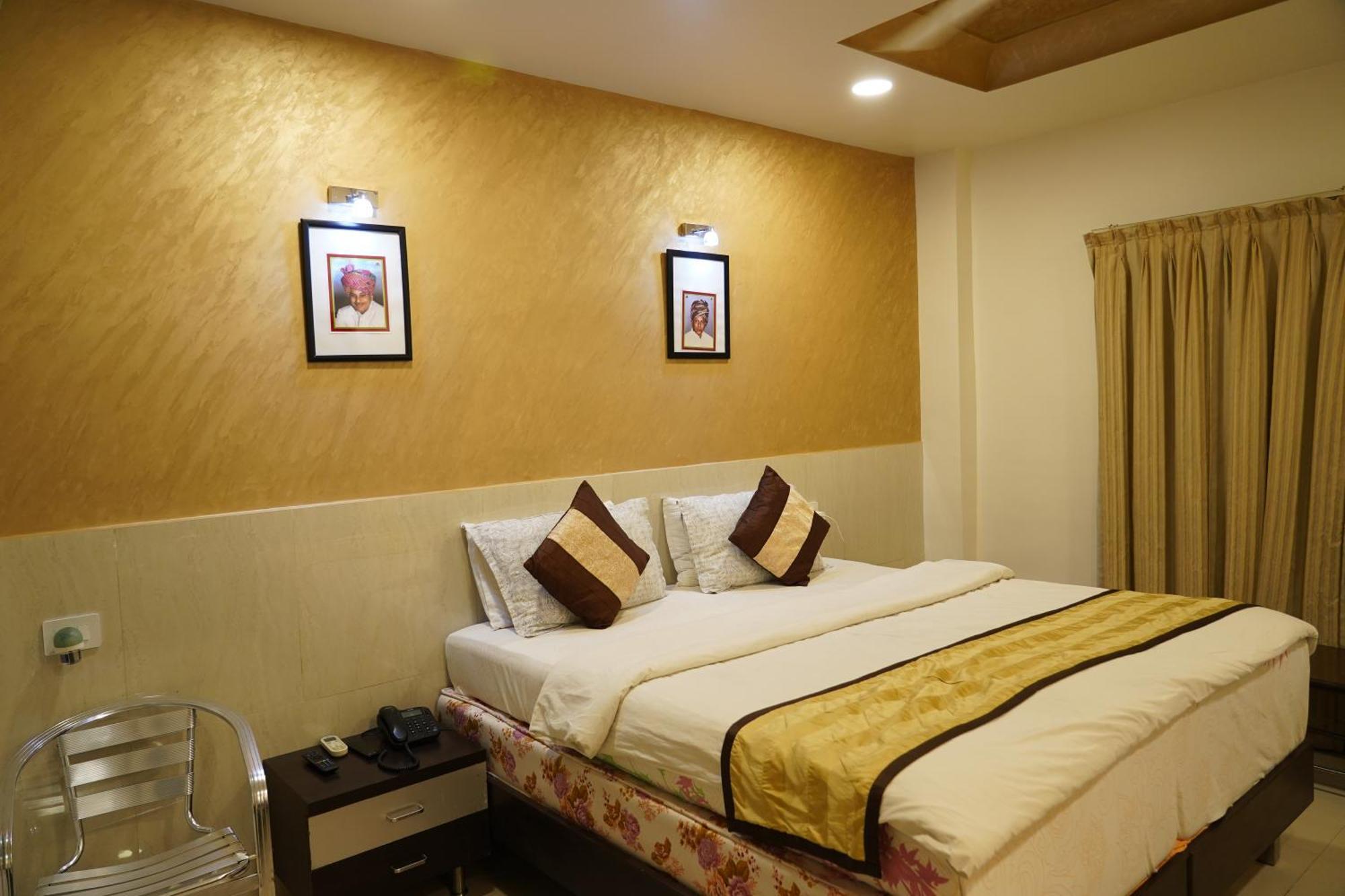 Marshall The Grand Hotel Ahmedabad Ngoại thất bức ảnh