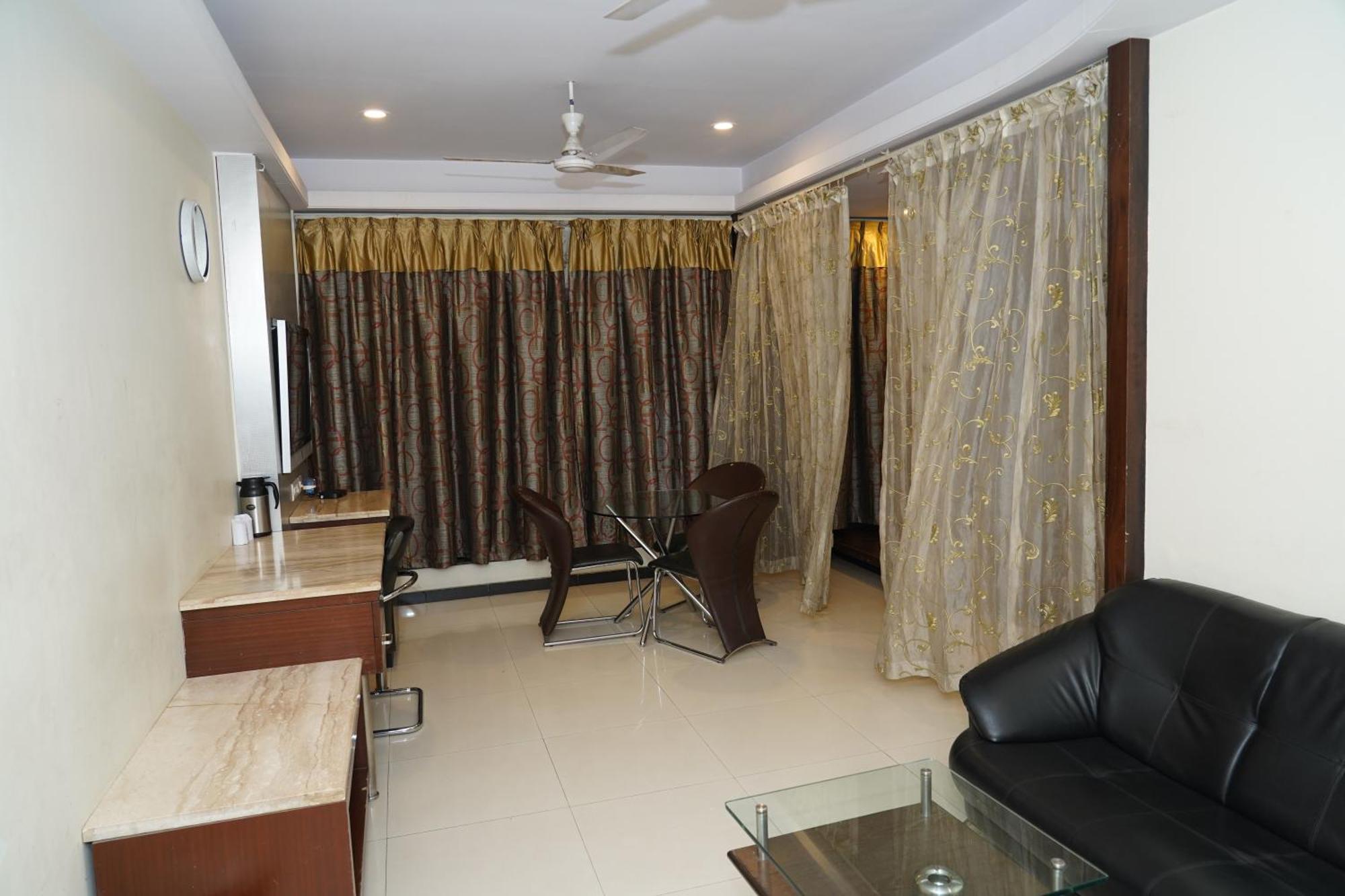 Marshall The Grand Hotel Ahmedabad Ngoại thất bức ảnh