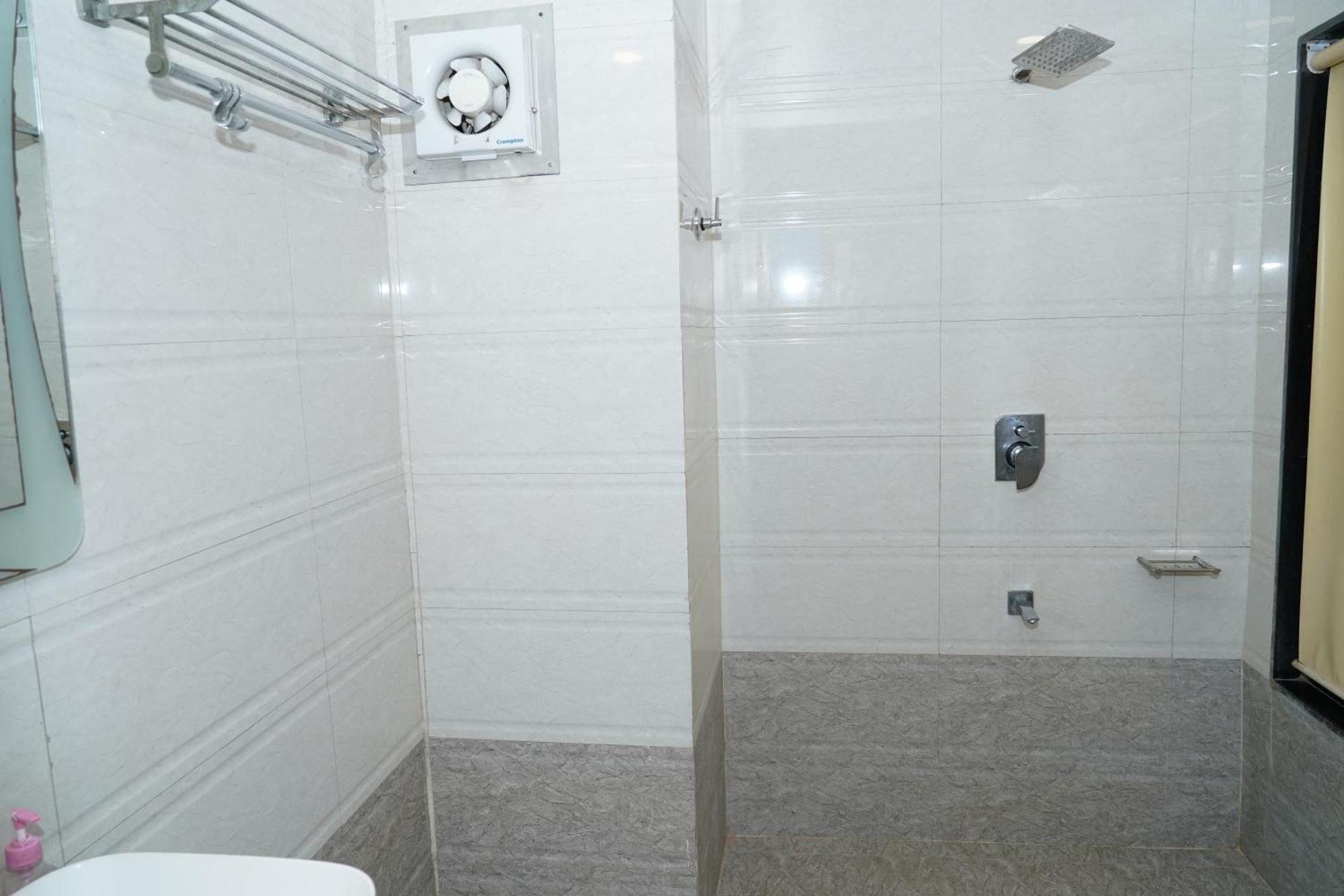 Marshall The Grand Hotel Ahmedabad Ngoại thất bức ảnh