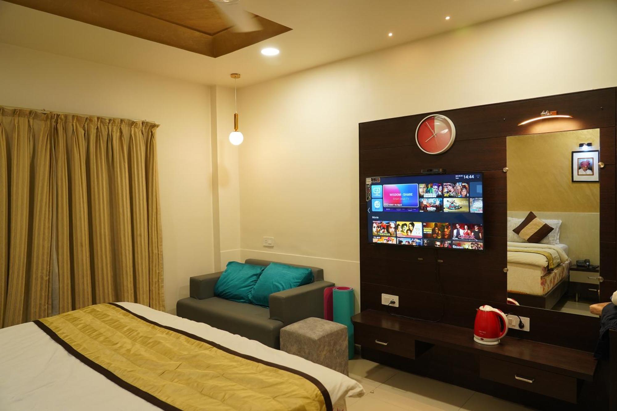Marshall The Grand Hotel Ahmedabad Ngoại thất bức ảnh