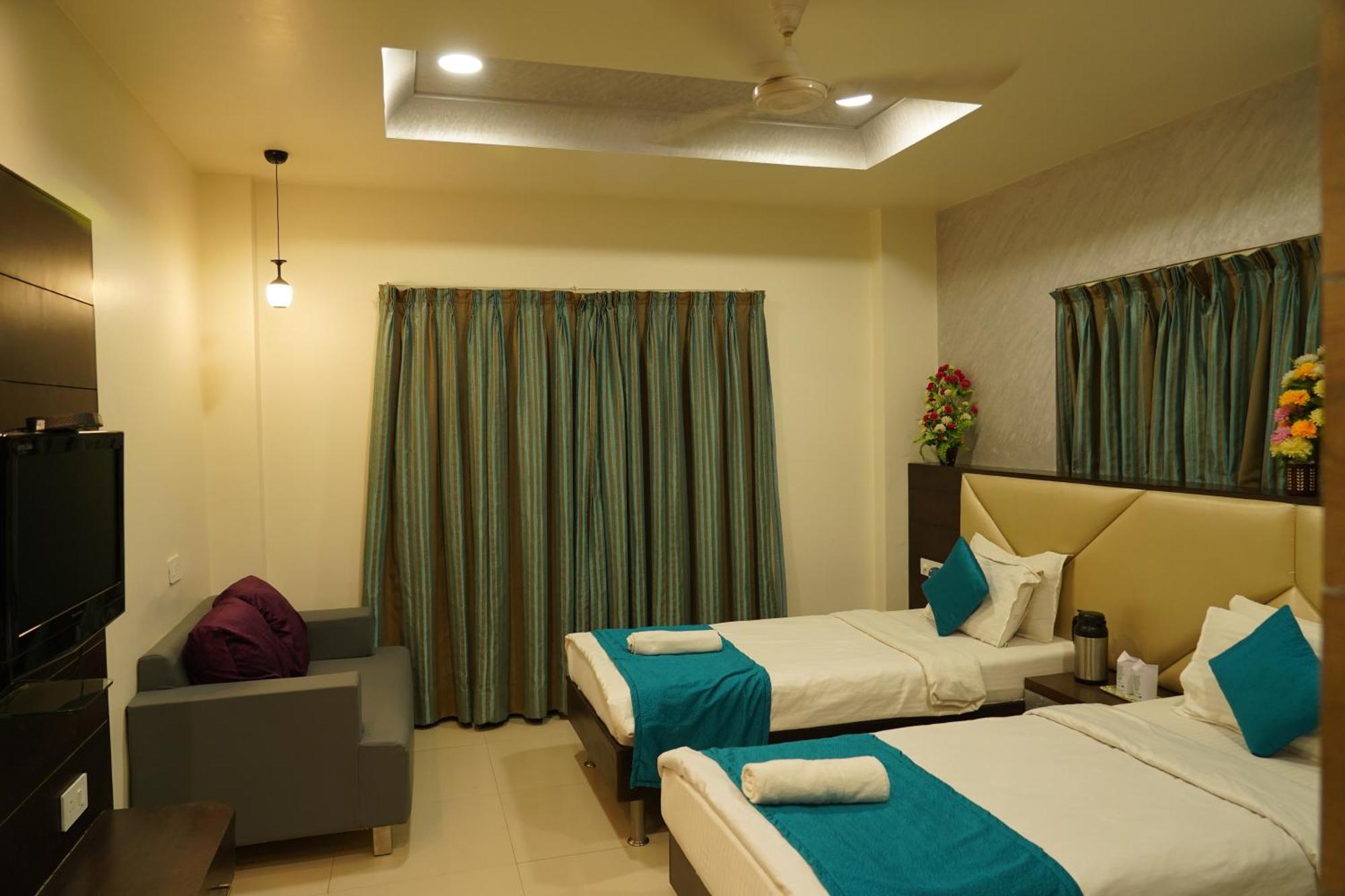 Marshall The Grand Hotel Ahmedabad Ngoại thất bức ảnh