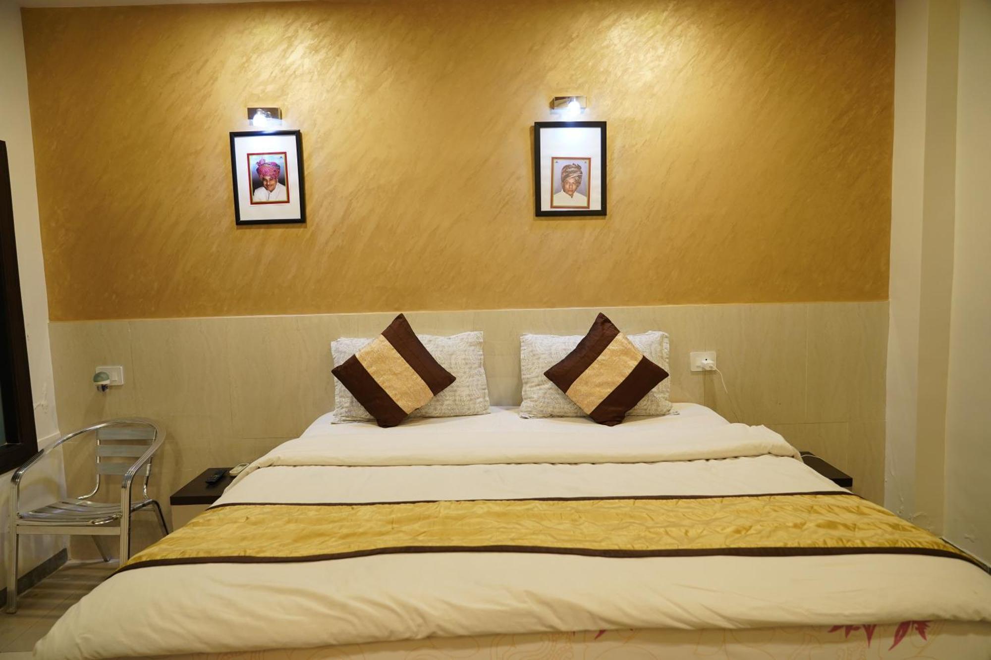 Marshall The Grand Hotel Ahmedabad Ngoại thất bức ảnh