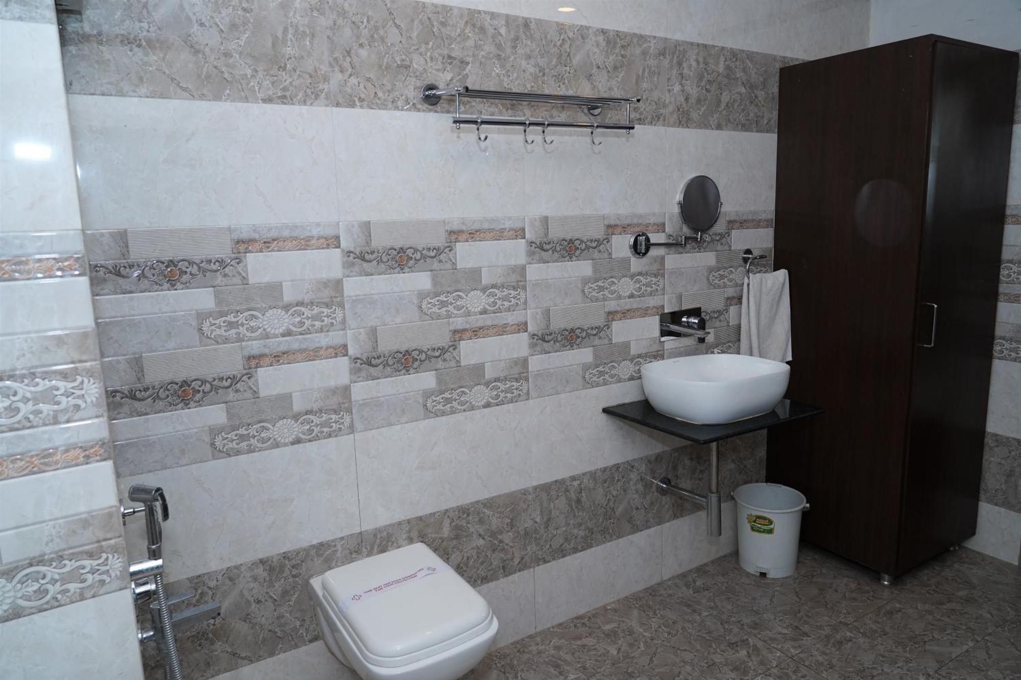 Marshall The Grand Hotel Ahmedabad Ngoại thất bức ảnh