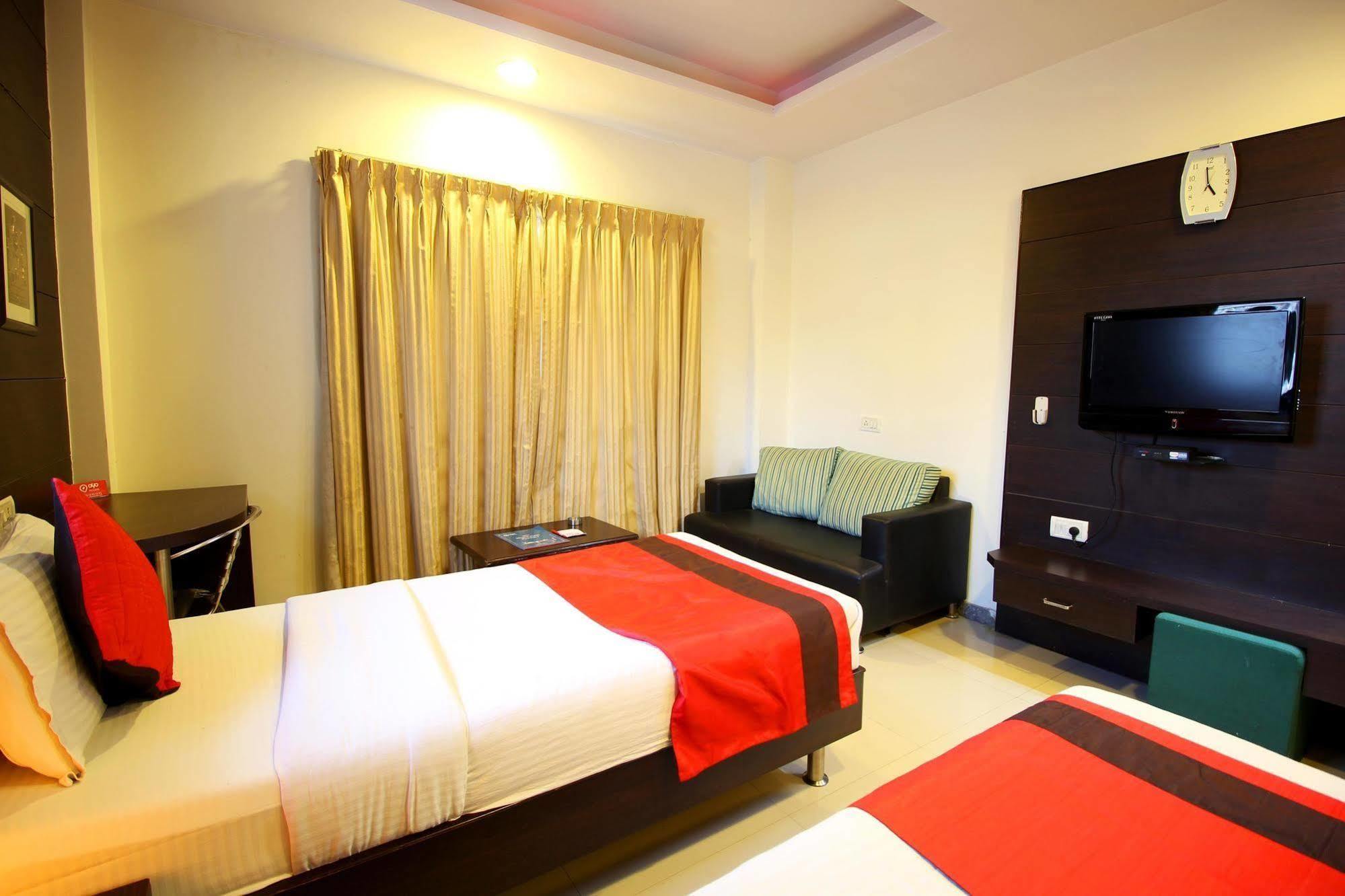 Marshall The Grand Hotel Ahmedabad Ngoại thất bức ảnh