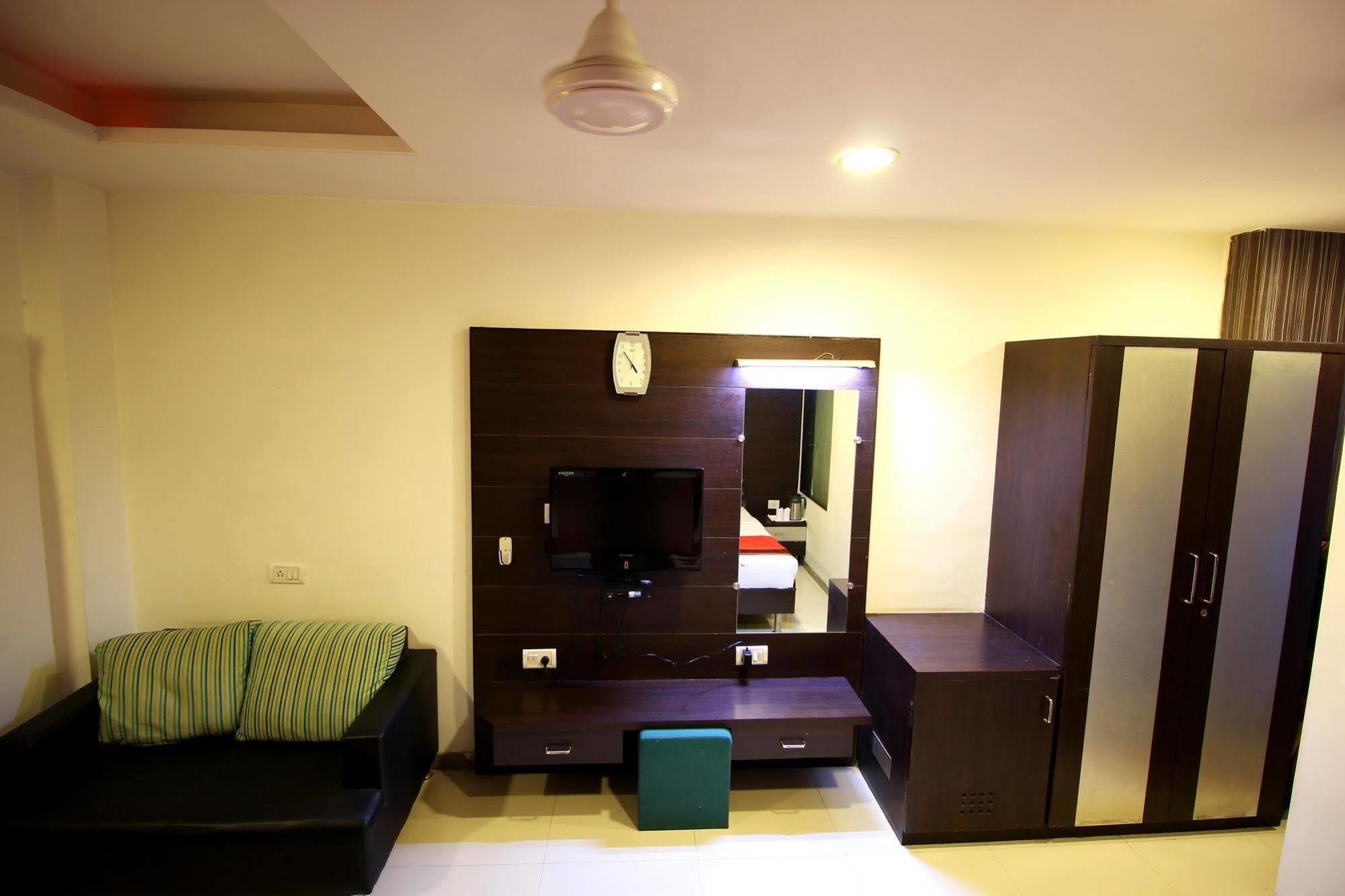 Marshall The Grand Hotel Ahmedabad Ngoại thất bức ảnh