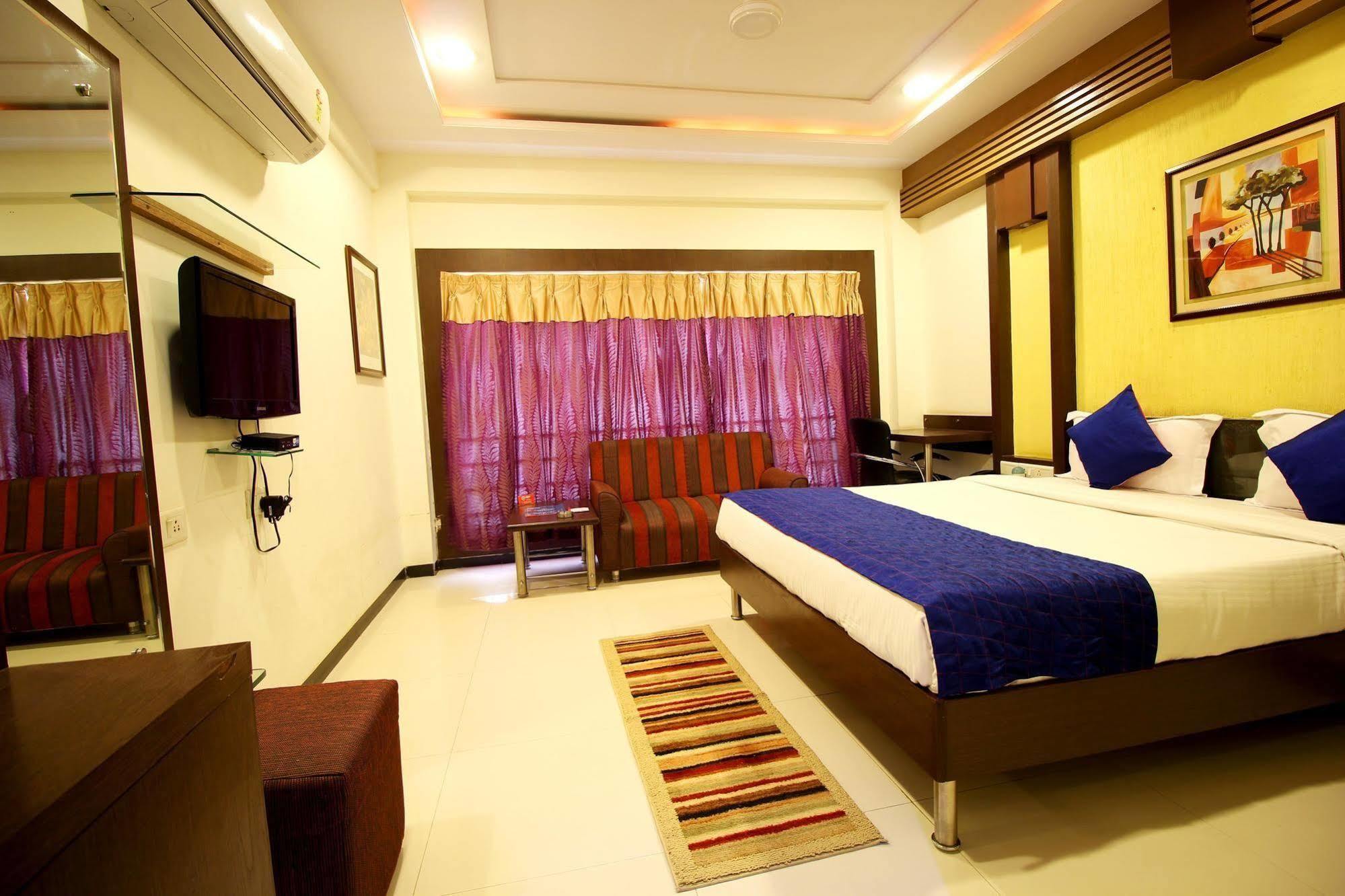 Marshall The Grand Hotel Ahmedabad Ngoại thất bức ảnh