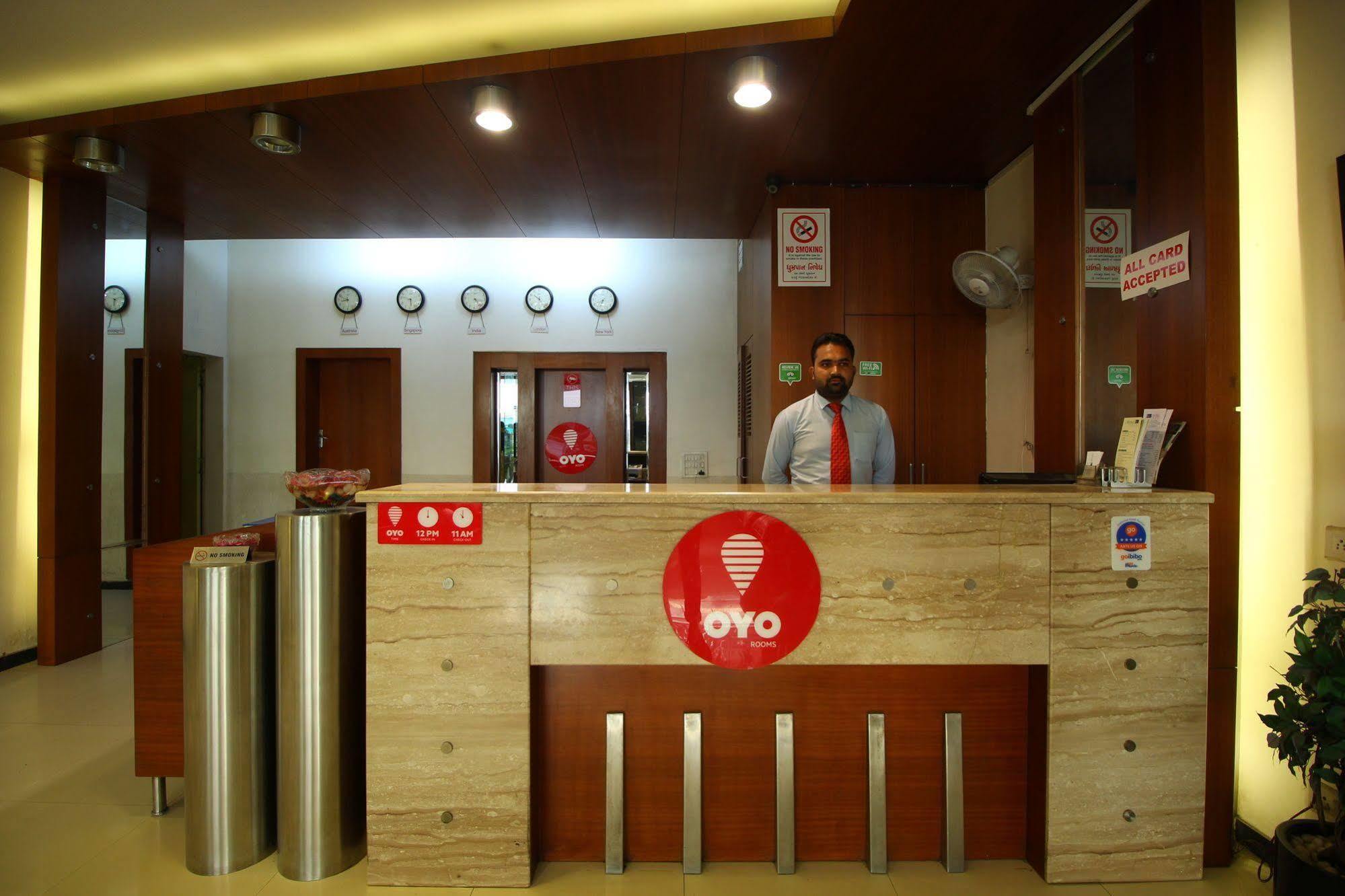 Marshall The Grand Hotel Ahmedabad Ngoại thất bức ảnh