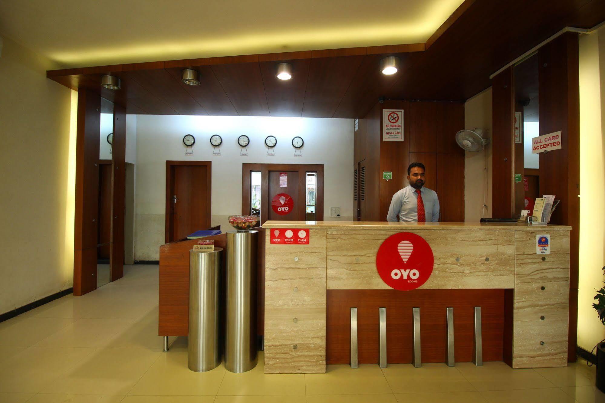 Marshall The Grand Hotel Ahmedabad Ngoại thất bức ảnh
