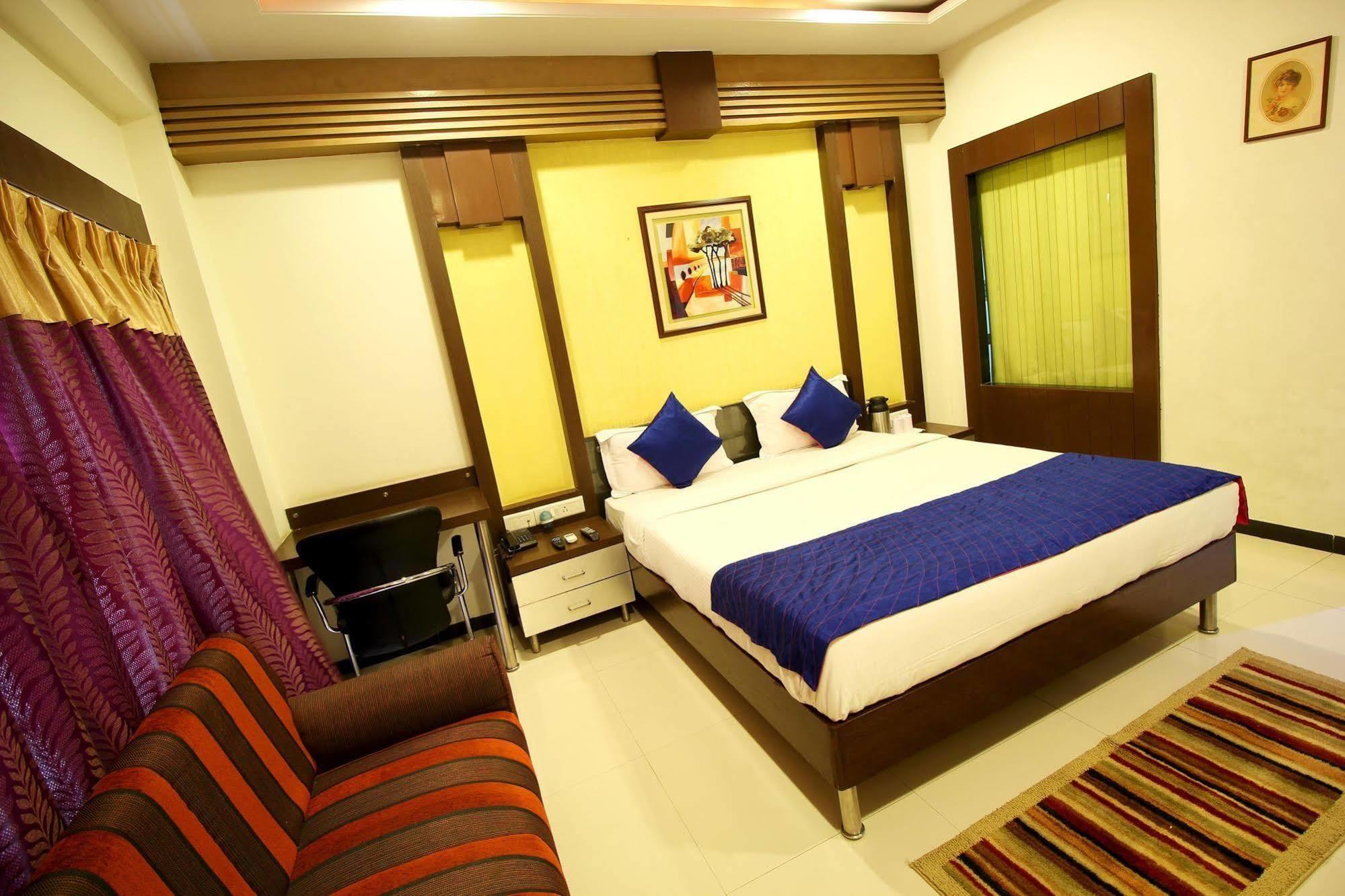 Marshall The Grand Hotel Ahmedabad Ngoại thất bức ảnh