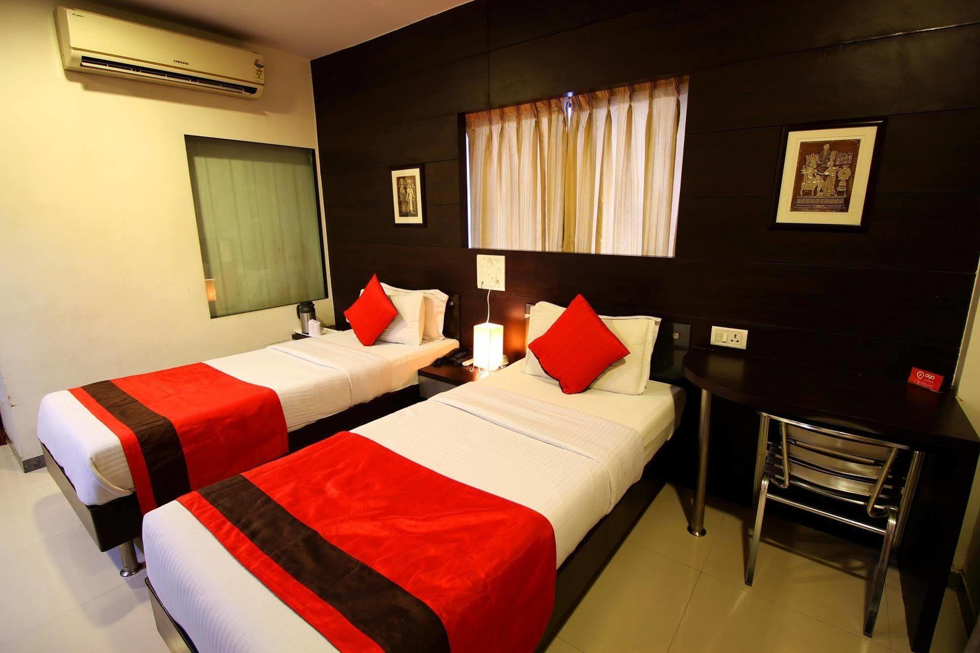 Marshall The Grand Hotel Ahmedabad Ngoại thất bức ảnh