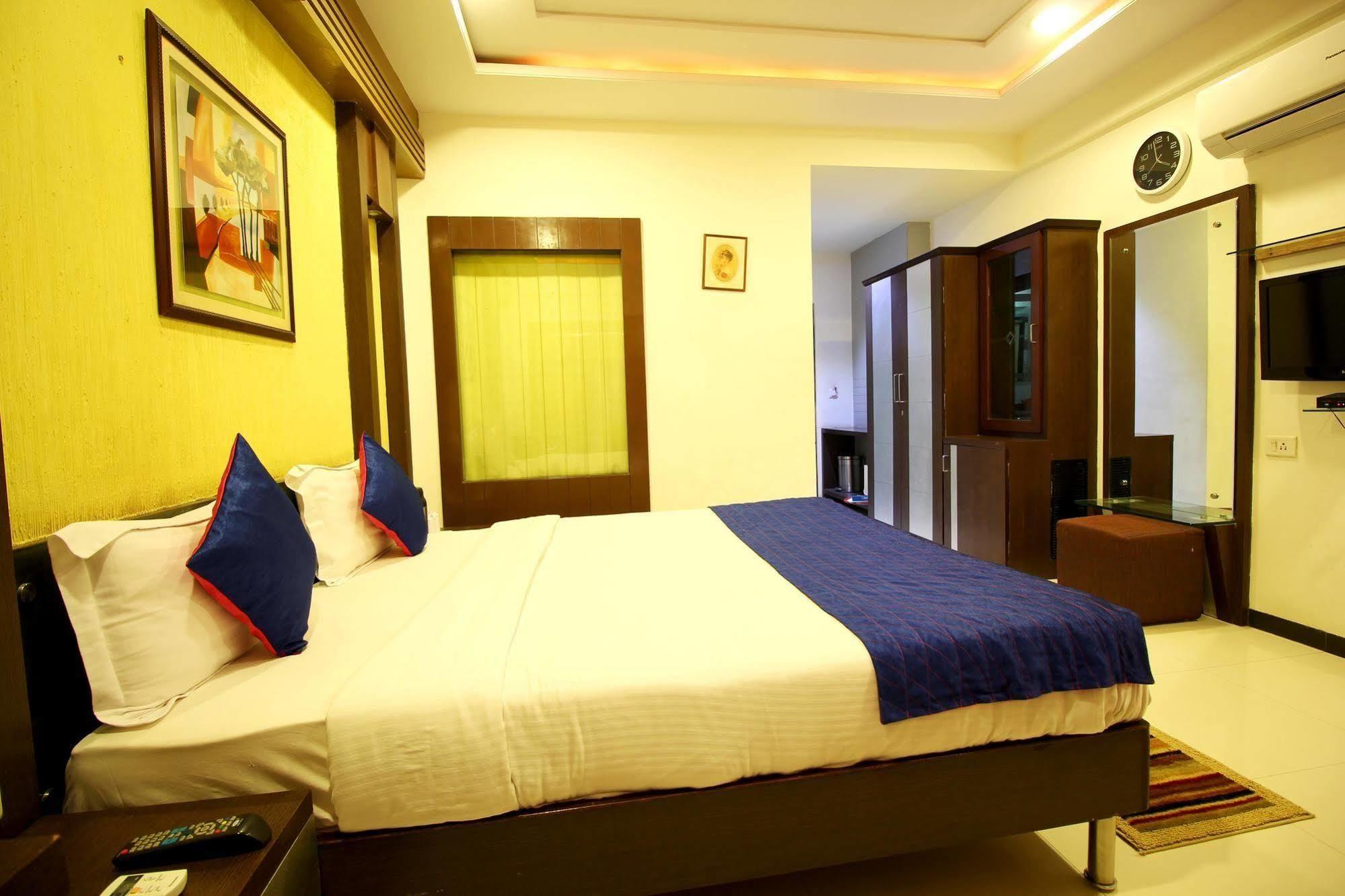 Marshall The Grand Hotel Ahmedabad Ngoại thất bức ảnh