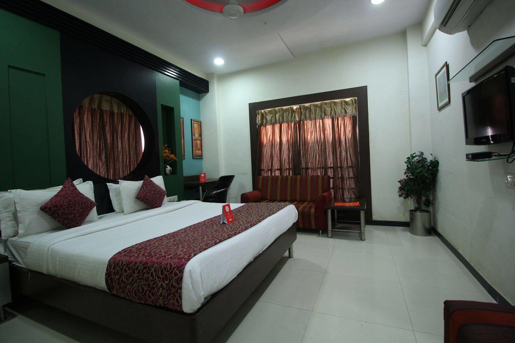 Marshall The Grand Hotel Ahmedabad Ngoại thất bức ảnh