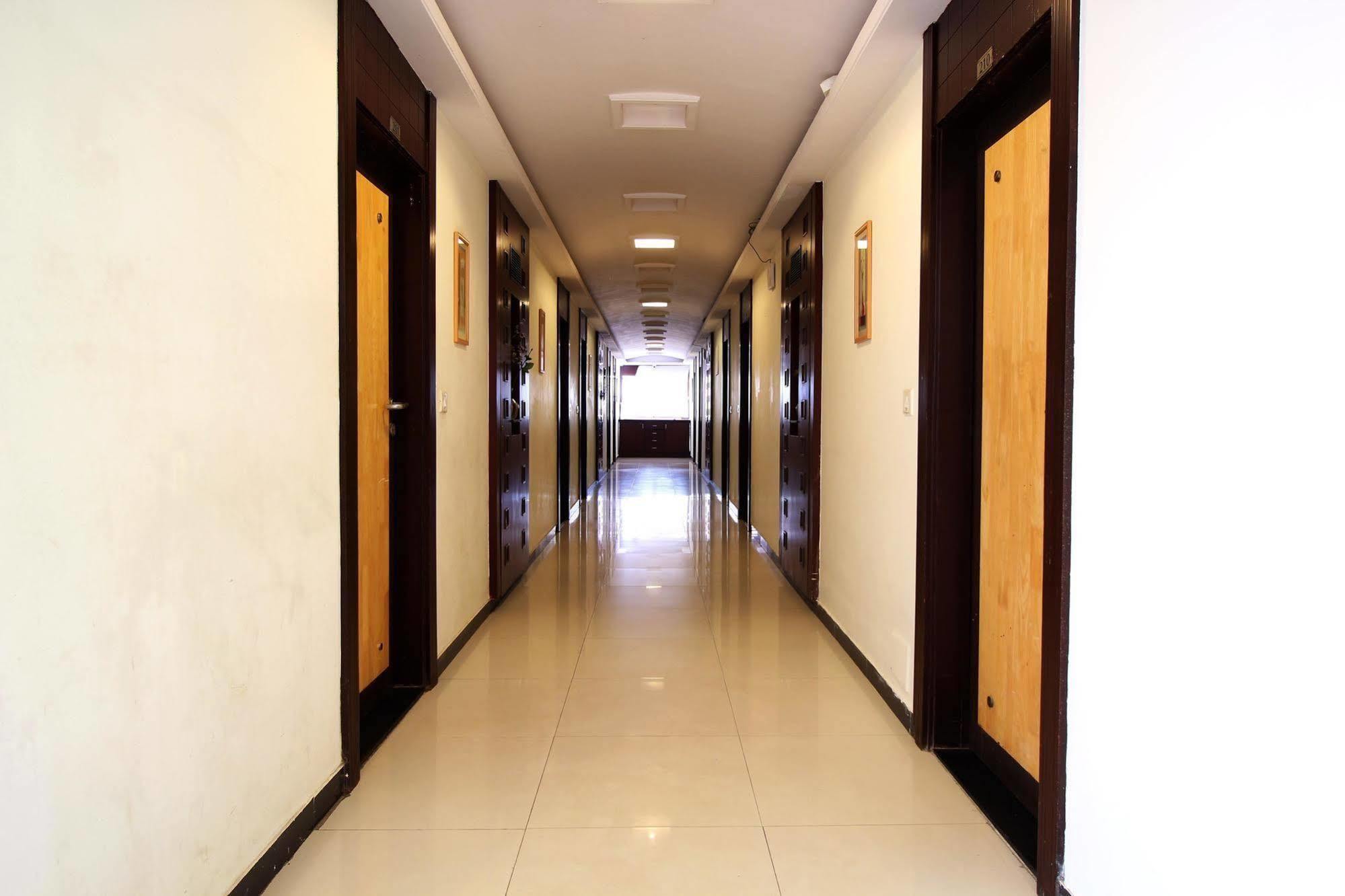 Marshall The Grand Hotel Ahmedabad Ngoại thất bức ảnh